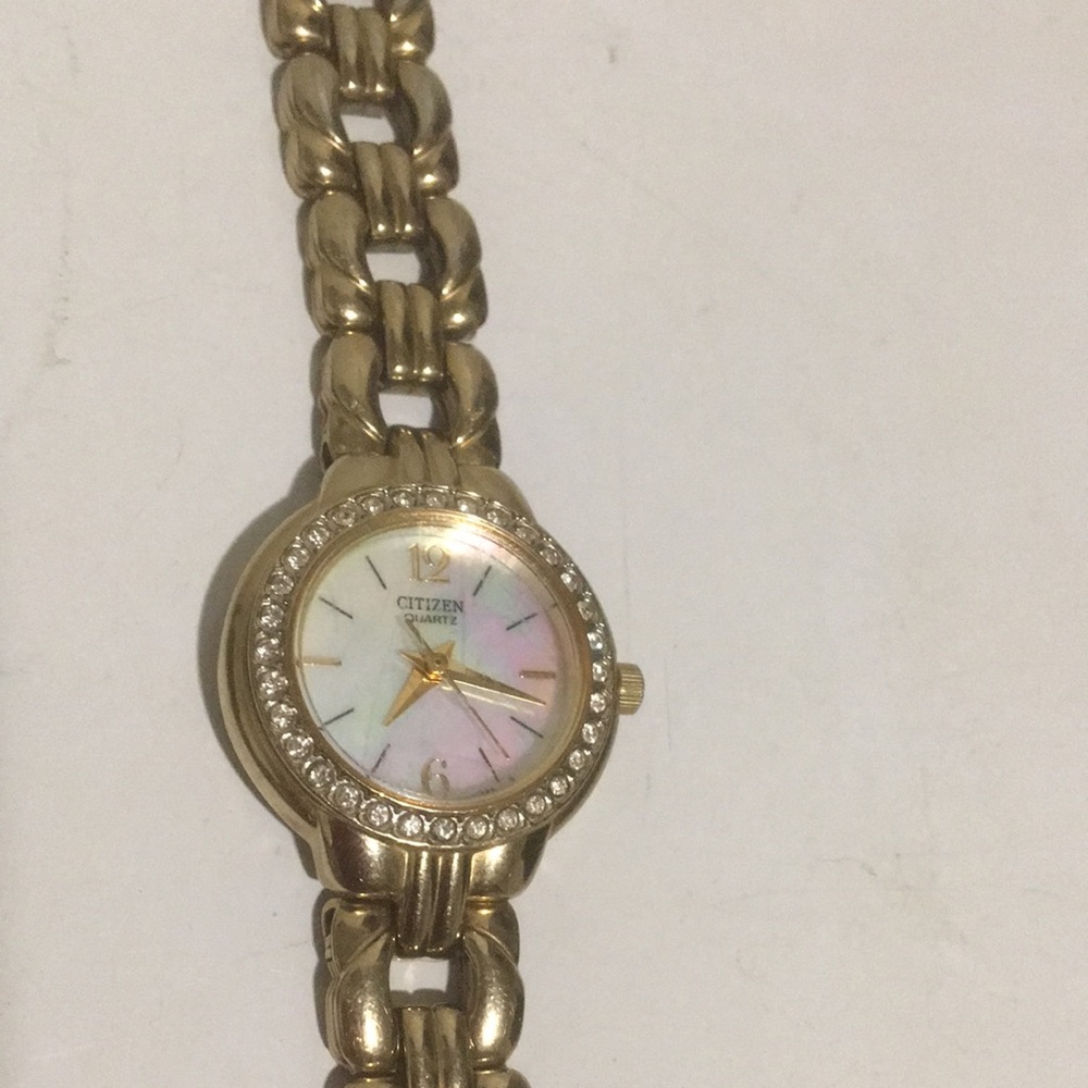 Gold Chain Link Watch - Picture 2 of 4